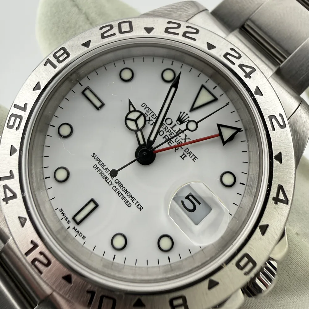 Rolex Explorer II 16570 Polar, white dial with the 24-hour bezel, front view